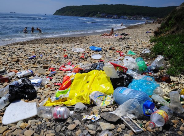 Мусор на пляже