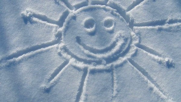 Солнышко из снега