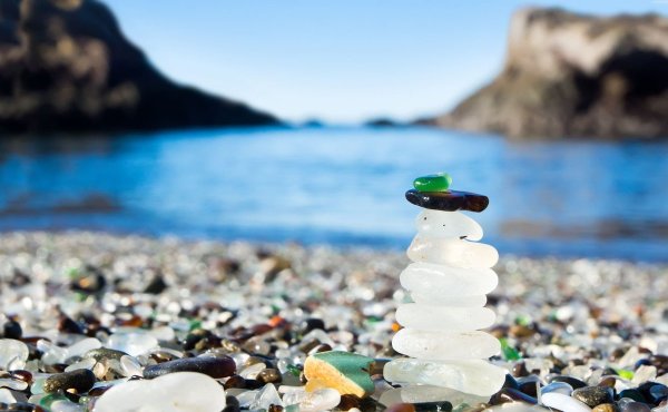 Стеклянный пляж Гласс Бич Калифорния