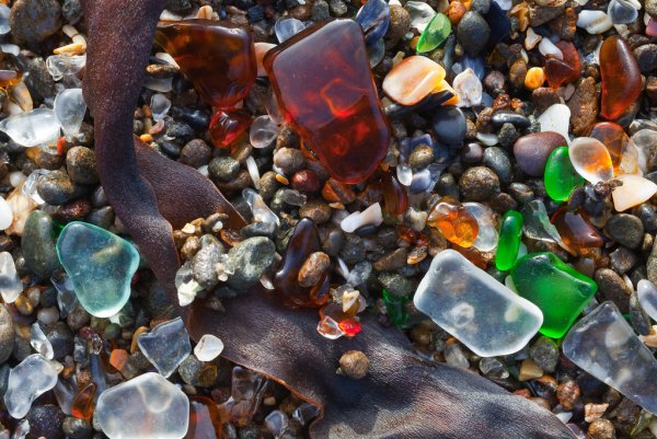 Пляж драгоценных камней