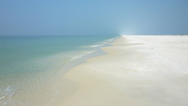 Пустой пляж