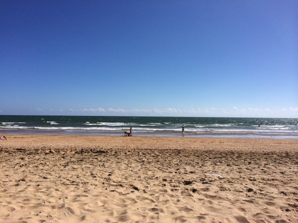 Пустой пляж