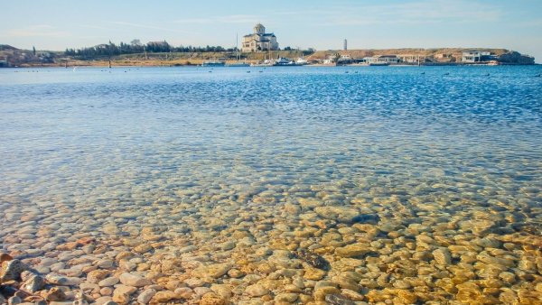 Карантинная бухта в Севастополе пляж