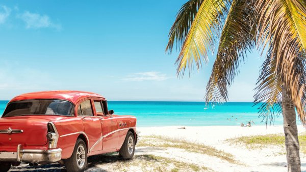 Куба машина на пляже