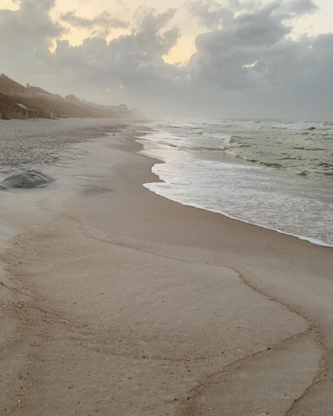 Море в бежевых тонах
