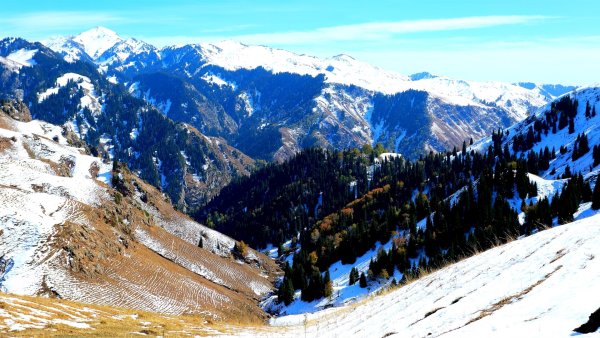 Горы снег Долина