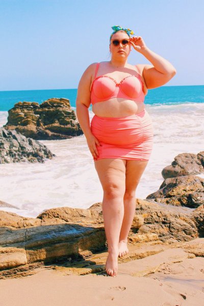 Толстые женщины в купальниках