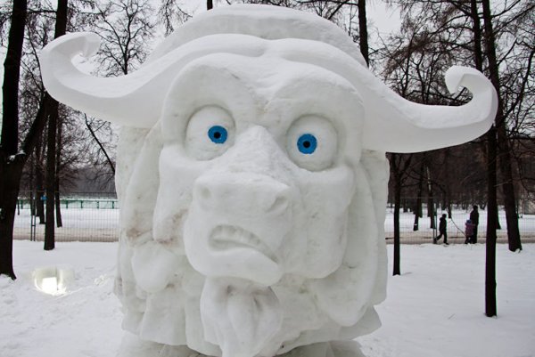 Пьеро Снежная скульптура