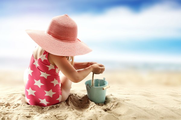 Малыш на пляже