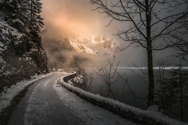 Дорога в горах зимой