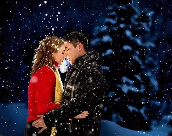 Влюбленные под Снегопадом