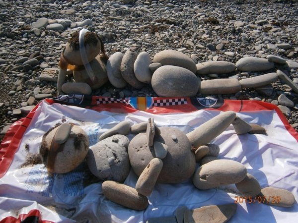 Галька с мужем на пляже