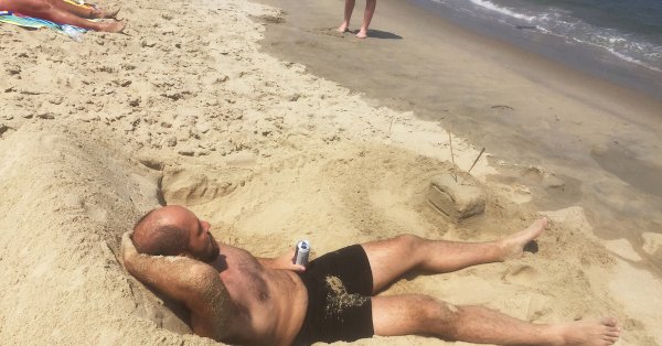 Батя на пляже