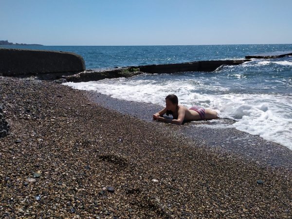 Галечный пляж в Витязево