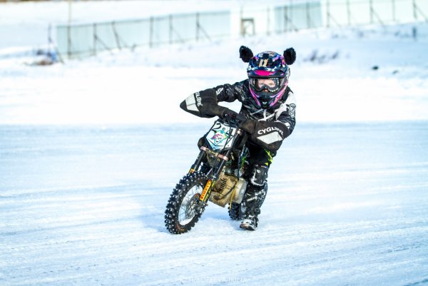 Зимний мотоциклист