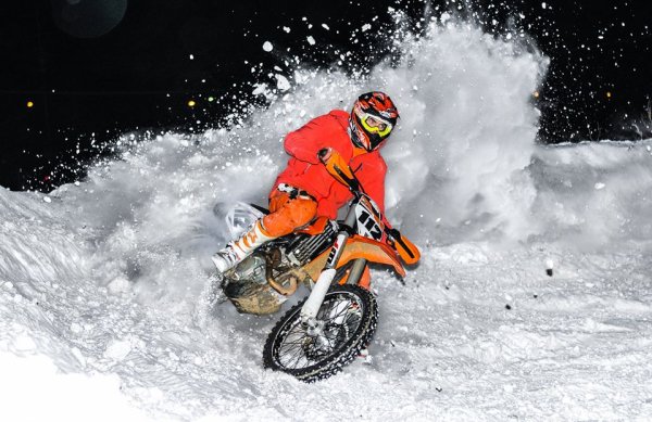 Зимний мотокросс