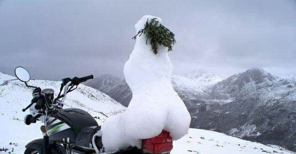 Мотоцикл в сугробе