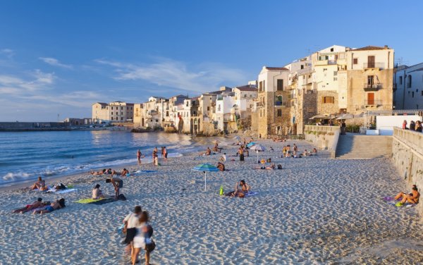 Чефалу Италия пляж