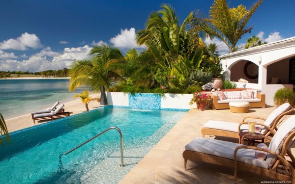 Дом на берегу моря