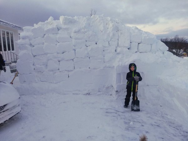 Огромные сугробы в России