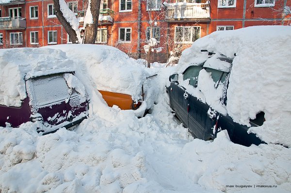 Много снега в городе