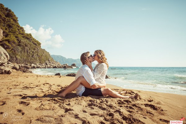 Влюблённые на море