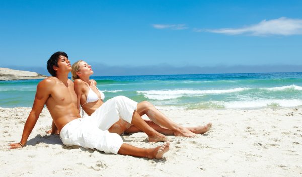 Мужчина и женщина на пляже