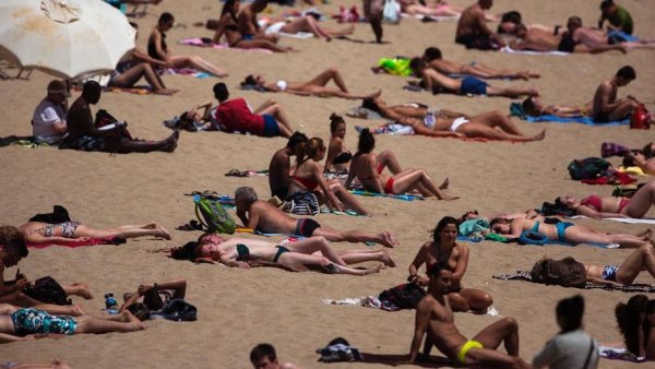 Испания люди на пляже