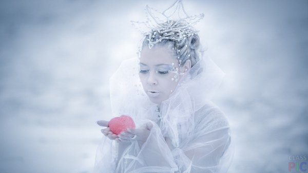 Снежная Королева льдинки