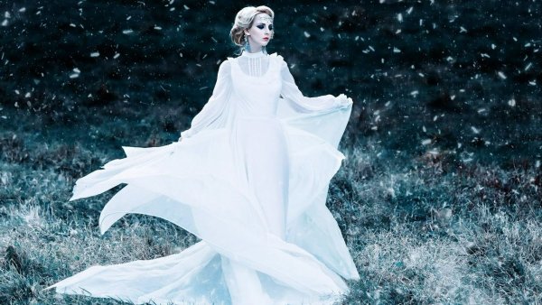 Королева в белом платье