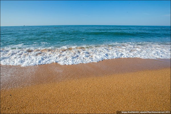 Песчаный пляж Крым вечер