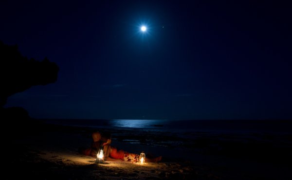 Берег моря ночью