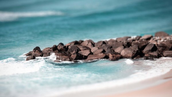 Море песок камни