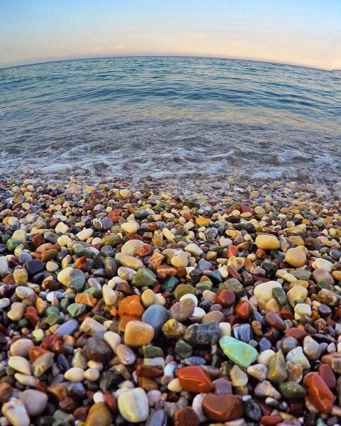 Галечный пляж