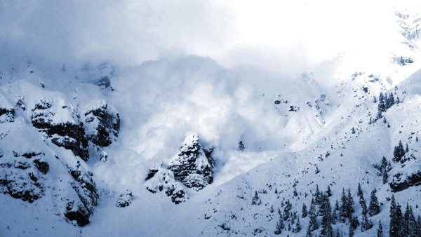 Снежная лавина на Чегете