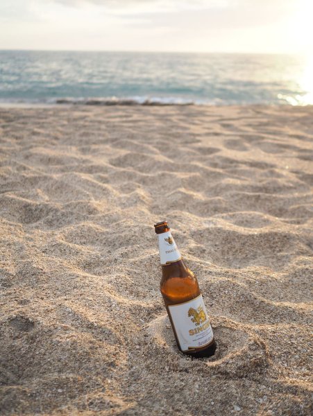 Пиво на берегу моря