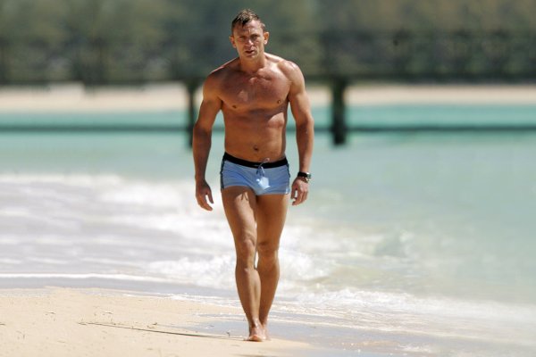 Дэниел Крейг торс