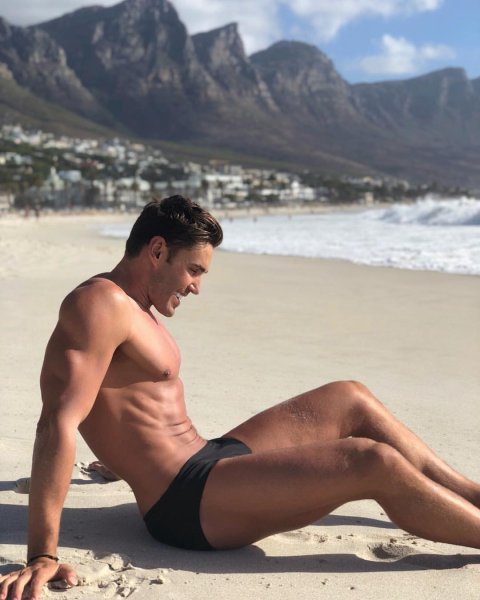 Мужчина на пляже