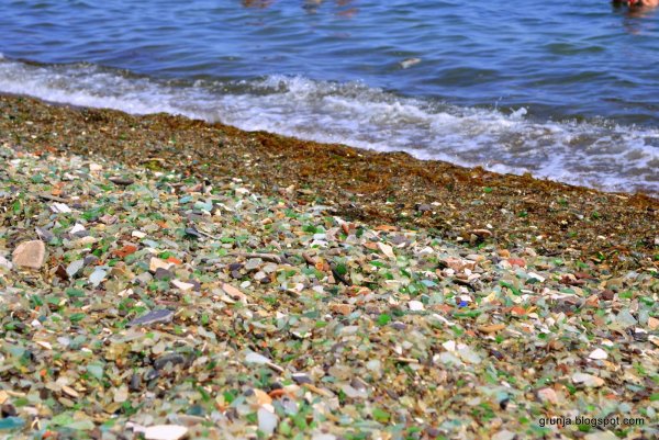 Уссурийский залив стеклянный пляж