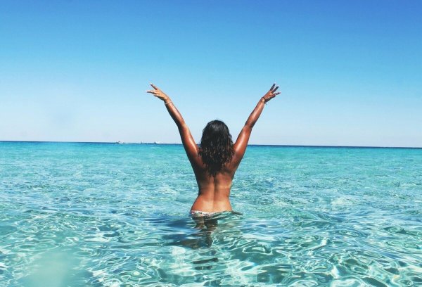 Девушка и океан