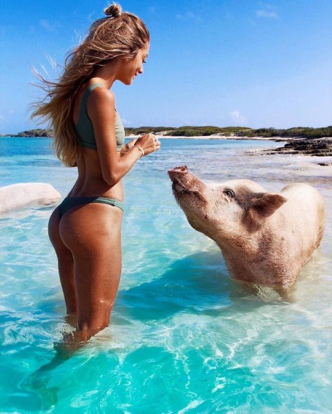 Девушка на пляже