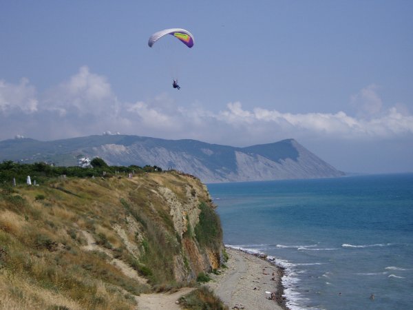 Анапа у скалы высокий берег