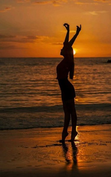 Девушка на закате