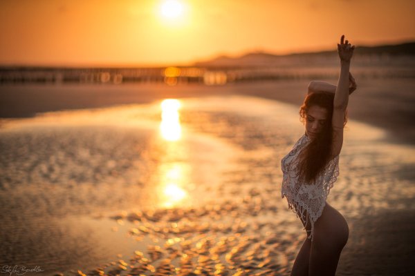 Красивые девушки на закате