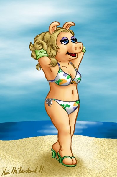 Miss Piggy в купальнике