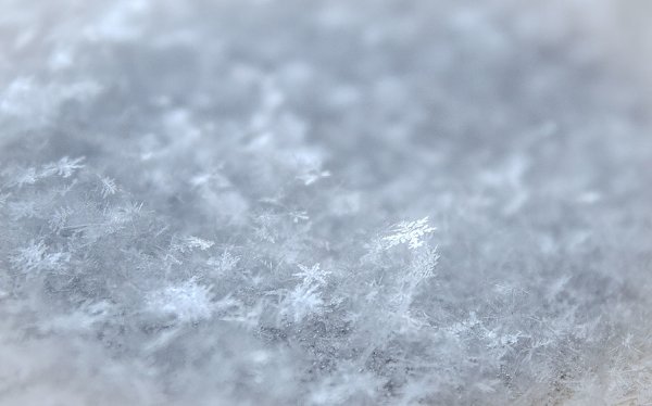 Пушистый снег