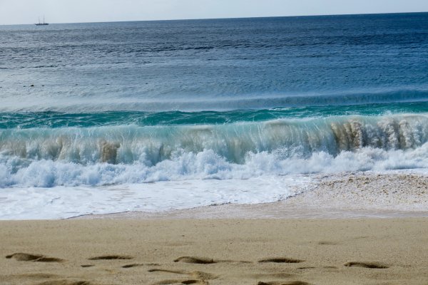 Море волны песок