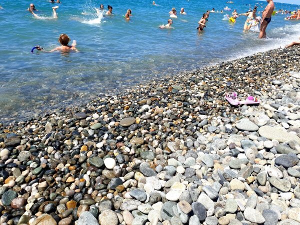 Галечный пляж Адлер