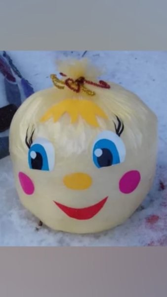 Снежные фигуры из мешков для мусора