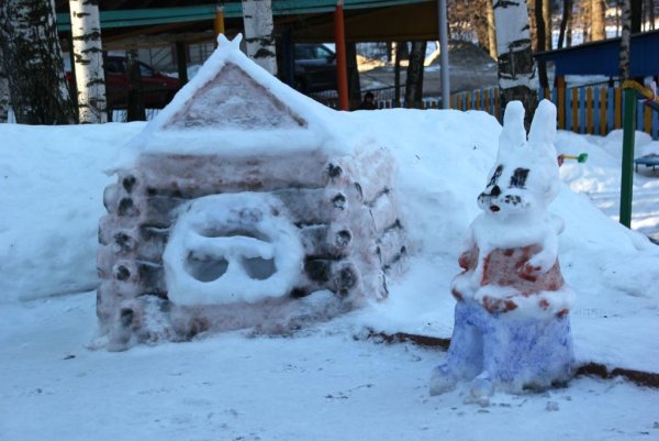 Заяц из снега